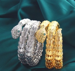 Snake bracelet High quality details super good complex simple design smooth surface inlaid with zircon gold silver rose gold